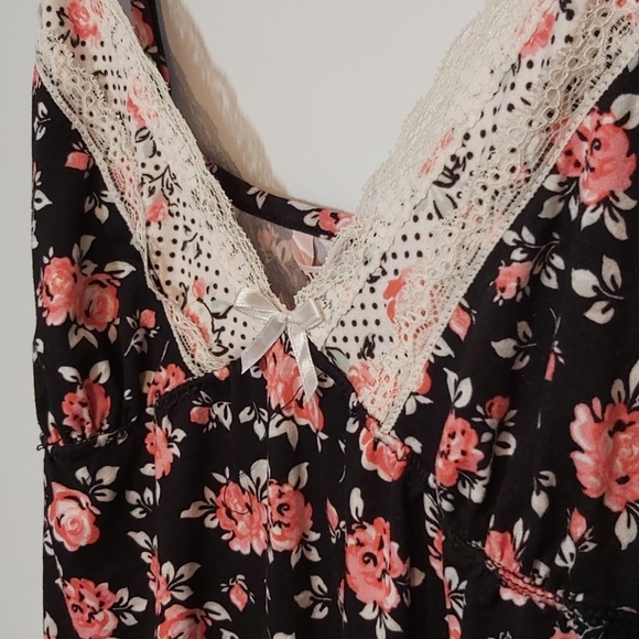 Super soft cotton and lace floral night gown - Picture 2 of 3